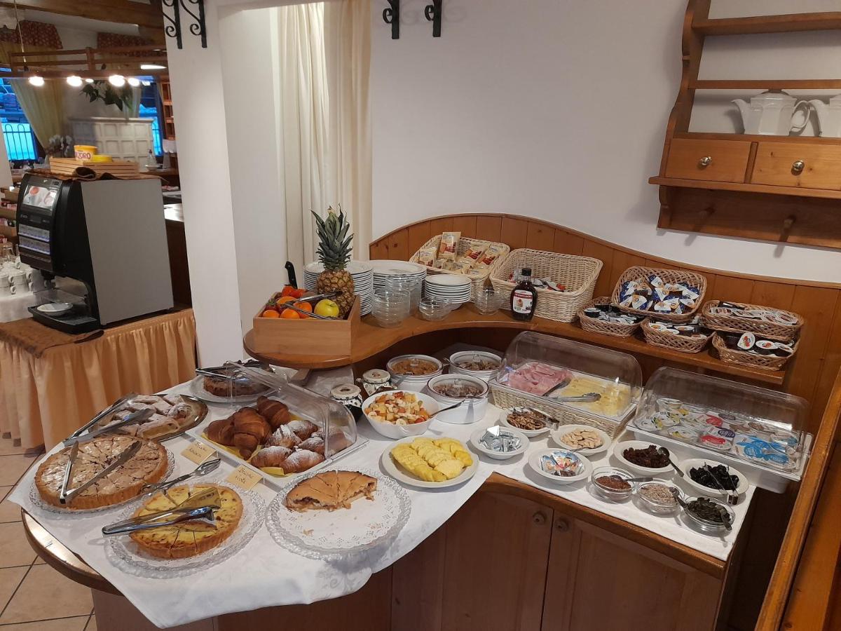 Hotel Garni B&B Maffei Pinzolo Kültér fotó
